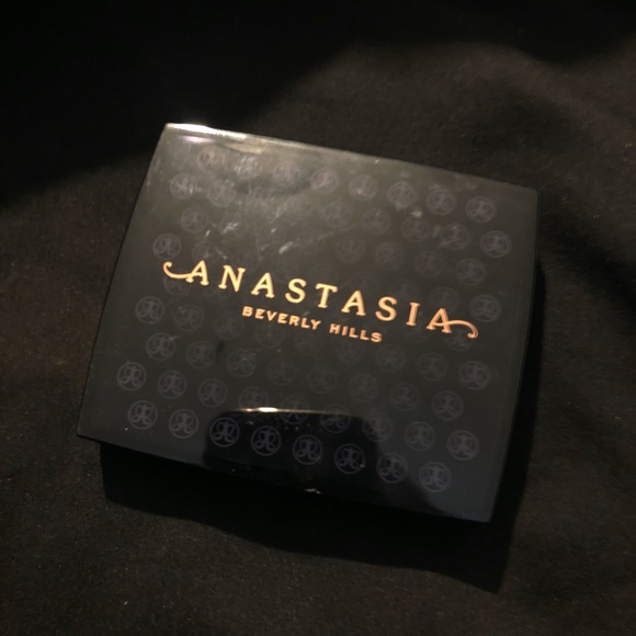 ABH Powder Bronzer Rosewood - Picture 3 of 4